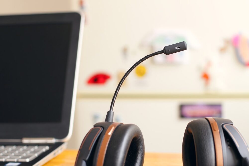 ChatGPTの音声機能で英検2級の面接練習をするイメージ