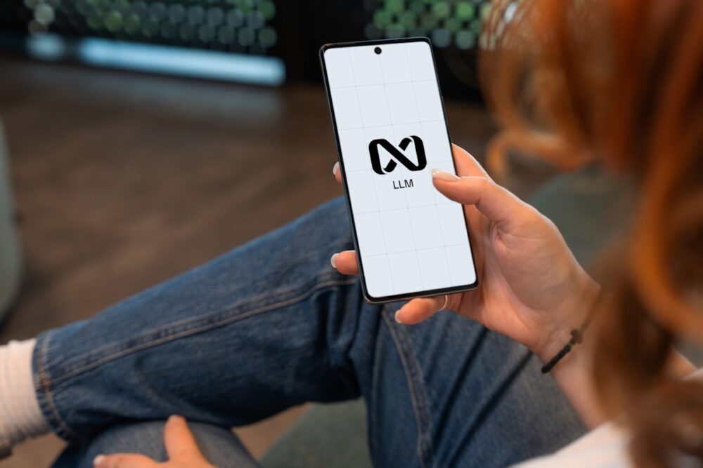 スマホでアプリを使って学習するイメージ